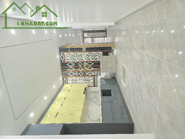 THANG MÁY - GARA Ô TÔ - THOÁNG TRƯỚC, SAU - THIẾT KẾ HIỆN ĐẠI. DT:70m².  5tầng.  GIÁ: 12TỶ - 2