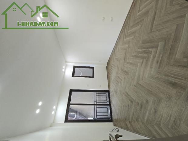 THANG MÁY - GARA Ô TÔ - THOÁNG TRƯỚC, SAU - THIẾT KẾ HIỆN ĐẠI. DT:70m².  5tầng.  GIÁ: 12TỶ - 3