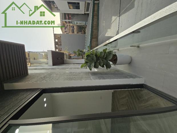 THANG MÁY - GARA Ô TÔ - THOÁNG TRƯỚC, SAU - THIẾT KẾ HIỆN ĐẠI. DT:70m².  5tầng.  GIÁ: 12TỶ - 4