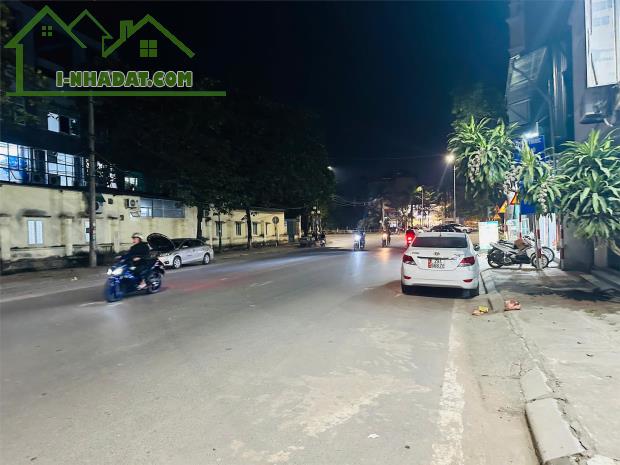 Bán gấp mảnh đất 100m², giá 5.4 tỷ, ô tô đỗ cổng tại Đại Phùng - Đan Phượng, ba bước ra