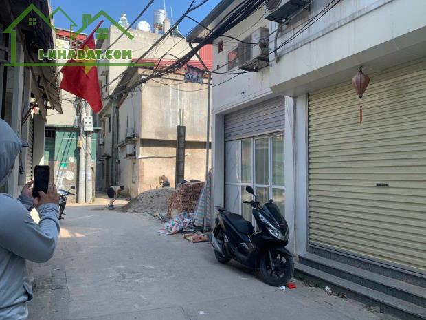 BÁN MẢNH ĐẤT ĐẸP PHỐ NGỌC THỤY CÓ NHÀ CẤP 4, 30M2,MẶT TIỀN 3.2M. 6.25 TỶ. - 2