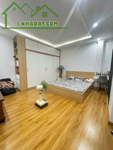 Trung tâm Ngọc Thụy, ngõ rộng, ôtô đỗ cổng, full nội thất –30m², 5 tầng, 6.8m - Chào 6.2tỷ - 3