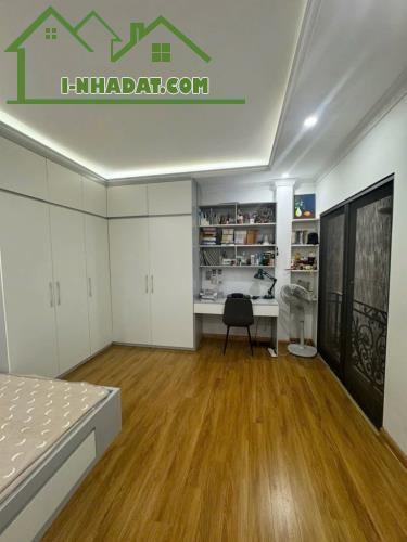Trung tâm Ngọc Thụy, ngõ rộng, ôtô đỗ cổng, full nội thất –30m², 5 tầng, 6.8m - Chào 6.2tỷ - 2