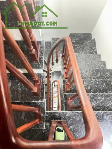 Trung tâm Ngọc Thụy, ngõ rộng, ôtô đỗ cổng, full nội thất –30m², 5 tầng, 6.8m - Chào 6.2tỷ