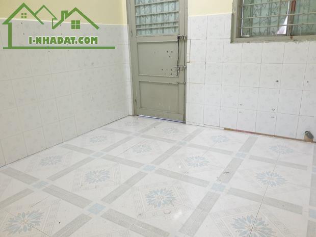 Bán nhà đường Hoàng Diệu, Q4, DT 22m2 (3x7.15m) - 3 Tầng. - 3