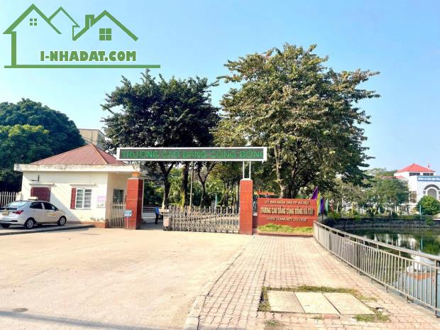 DT; 2940m full vườn giá hơn 2 tr /m thuỷ xuân tiên đường 2 xe công tránh nhau