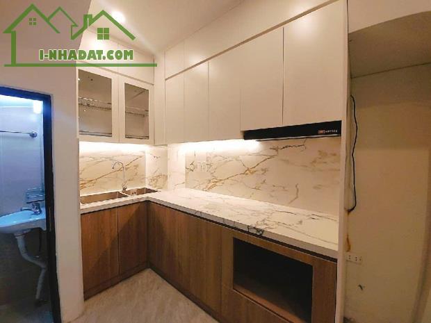 ĐÁNG CHÚ Ý! ĐANG BÁN nhà riêng phố Tam Trinh, DT 35m2 x 5 tầng. View hồ. Nội Thất Cao Cấp - 3