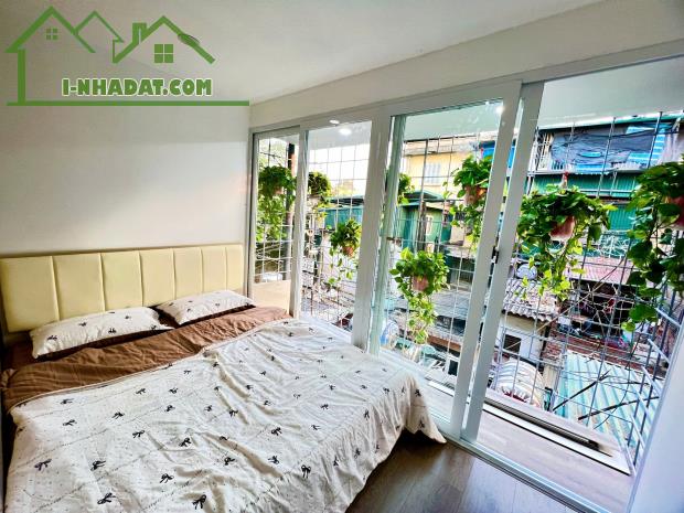 Bán căn hộ tập thể Phương Mai, Đống Đa, 60m2, nhà đẹp ở luôn tặng full nội thất