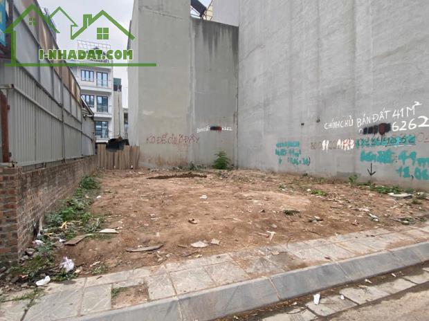 Bán Đất Đấu Giá Phường Việt Hưng, Long Biên DT: 75m2, 18 tỷ 900 triệu, Vỉa hè, Ô tô tránh.