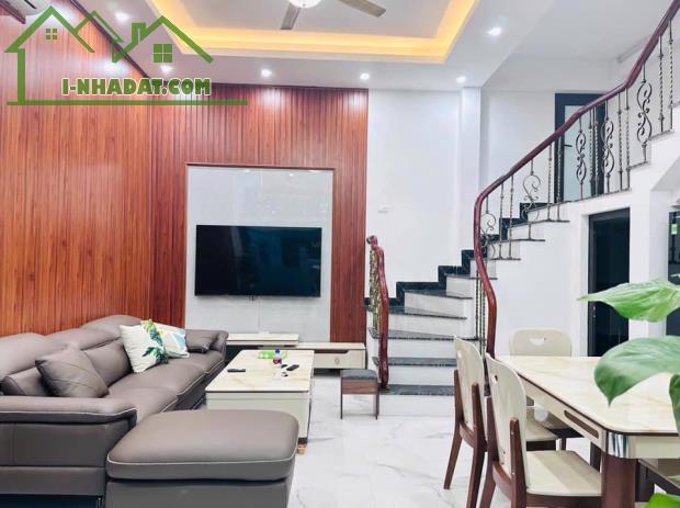Bán nhà phố Giáp Bát, Hoàng Mai 35m, 4 tầng. Giá: 7.3 tỷ
