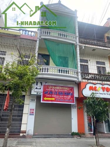 Cho thuê nhà 3  tầng mặt đường  Lê Đại Hành, TP Thai Bình phù hợp văn phòng , kinh doanh