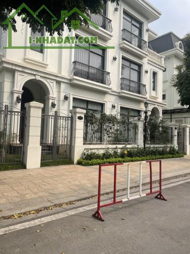 Gia đình vỡ nợ, bán biệt thự 164m2 Hoàng Lan Vinhomes Green Bay, giá 380 triệu/m2