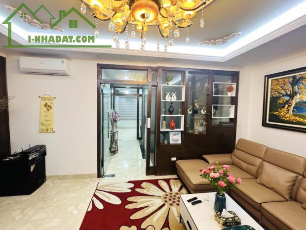 PHÂN LÔ Hoàng Quốc Việt nhà đẹp 70m2, mt 6.2m kd, ôtô tránh, thang máy, sổ đẹp 22 tỷ hơn. - 3