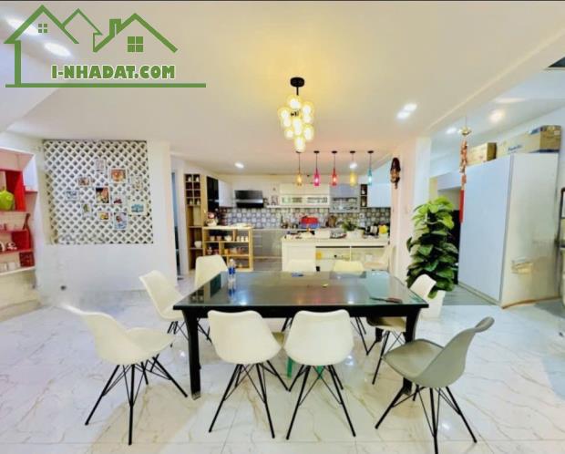 Nhà to như "Biệt Thự Mini" tại Nguyễn Thị Thập, Quận 7, 138m2 ngang khủng 8m - nhỉnh 17.tỷ - 3