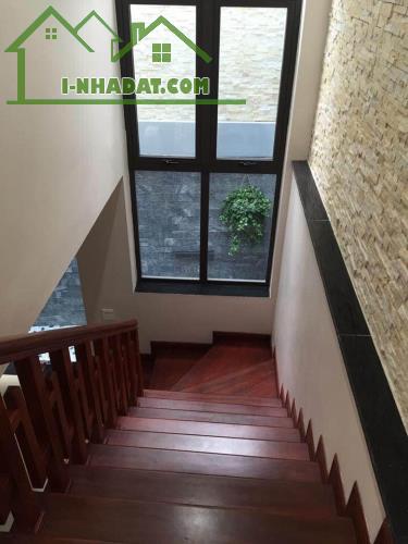 Nhà phố Ngọc Lâm 5 tâng oto đỗ cửa đất phân lô 42 m2 Giá 12 tỷ