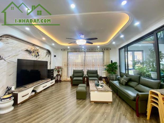 Bán Nhà Phố Aí Mộ, Lô Góc Full Nội Thất, Cạnh Công Viên Ôtô Đỗ Cổng, 35m2 x 5T, Gía 6,2 Tỷ