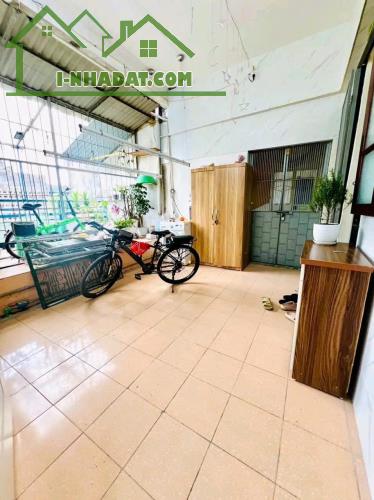 Bán tập thể Cát Linh, Đống Đa, 55 m2 ( sổ 27m2), 2 thoáng, 2 phòng ngủ, 2.45 tỷ. - 2