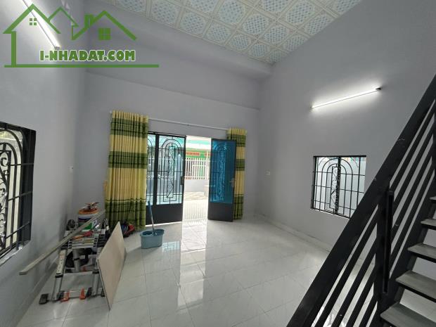 Bán nhà cách cầu Xáng tầm 3km. Dt: 6x15m giá 1 ty 650 triệu. 2 phòng ngủ/ SHR. 09767.33394 - 4