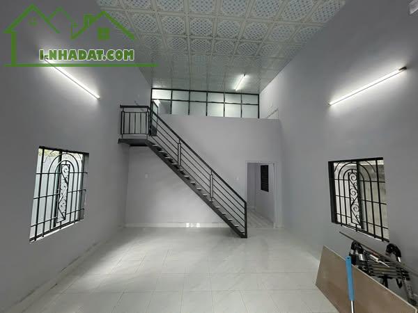 Bán nhà cách cầu Xáng tầm 3km. Dt: 6x15m giá 1 ty 650 triệu. 2 phòng ngủ/ SHR. 09767.33394