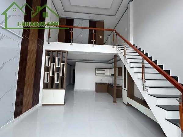 Bán nhà mới khu Ecity Tân Đức. 5x20m giá 1 tỷ 950tr TL/ SHR. 3 phòng ngủ. LH: 09767.33394