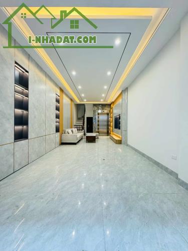 Bán Nhà Ngõ 90 Phố Hoàng Như Tiếp, Bồ Đề, 46m2, 6Tầng, Thang Máy, Phân Lô, Ô Tô, Full Đồ