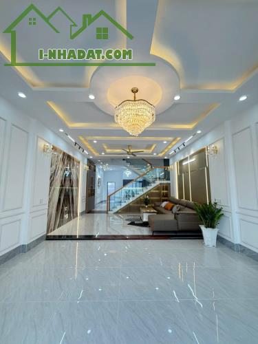 Nhà 2 lầu 1 trệt mới xây sát chợ hóa An 90 m2, đường 8m thông - 4