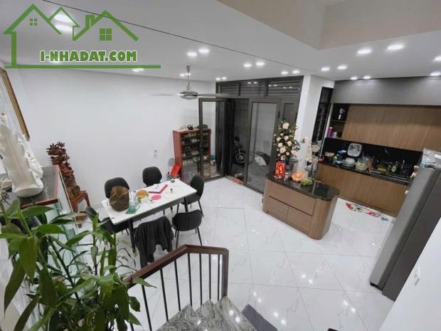 SIÊU PHẨM NGỌC THUỴ 32m2 x 5T KIẾN TRÚC HIỆN ĐẠI FULL NỘI THẤT VIEW SÔNG. 6,2TỶ