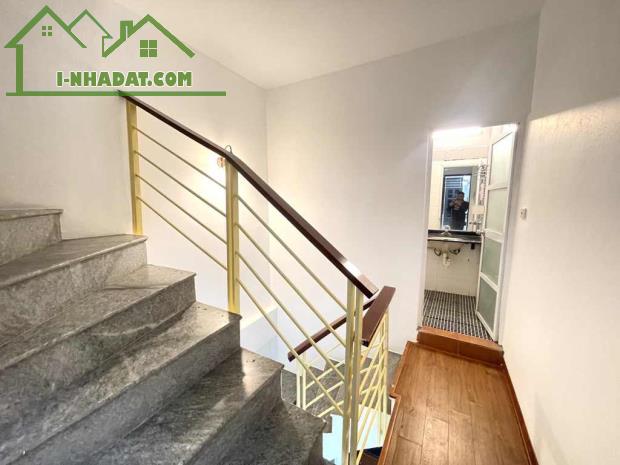 Bán nhà 4 tầng Hào Nam, Đống Đa, 32m2 giá 6.5 tỷ - Vị trí đắc địa, sổ đỏ chính - 1
