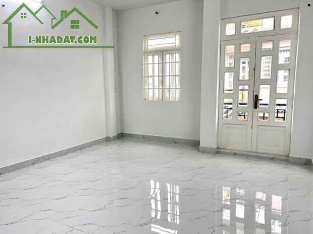 Bán gấp nhà mới đẹp ở ngay Phú Định, hẻm 1 sẹc, 63m2(4.4x14), 4PN, SHR, chỉ nhỉnh 4 tỷ. - 4