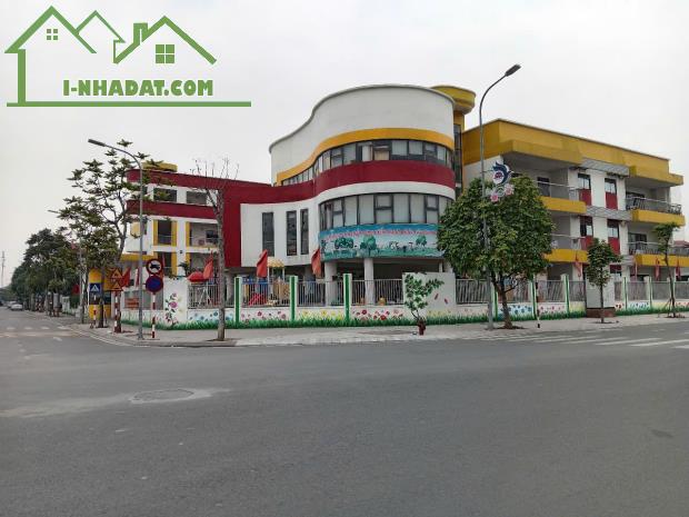 ĐẤT ĐẤU GIÁ, CỰ KHỐI, VỈA HÈ

 KINH DOANH, 89M2 - 14.5 TỶ