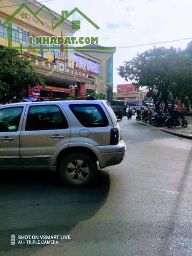 PHỐ NHUỆ GIANG -SÁT CHỢ HÀ ĐÔNG -NHÀ DÂN XÂY AN SINH CỰC SƯỚNG -10M RA MẶT PHỐ ÔTÔ ĐỖ THOẢ