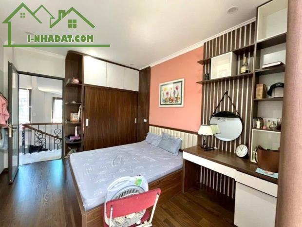 Bán nhà Hoàng Như Tiếp,Bồ Đề 5 tầng,46m,mt6.6m full nội thất nhỉnh 8 tỷ - 1