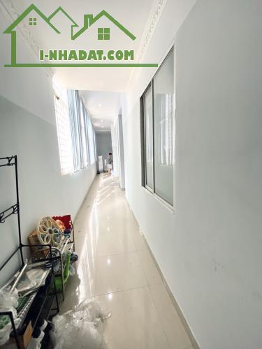 BÁN NHÀ HXT Nguyến Sơn, Tân Phú 2 tầng 106m2 (5,3x20). Nhà đẹp ở ngay. Giá chỉ 11,2 tỷ.