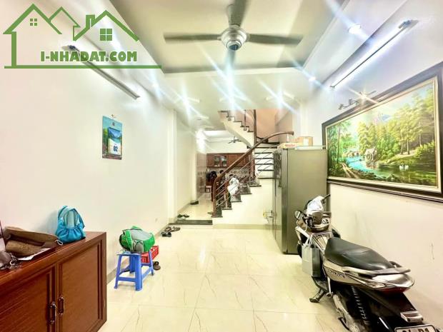 NHÀ ĐẸP Ở LUÔN DÂN XÂY NGỌC TRÌ THẠCH BÀN 38M2 x 4T ÔTÔ NHỎ ĐỖ CỬA. 7,2tỷ