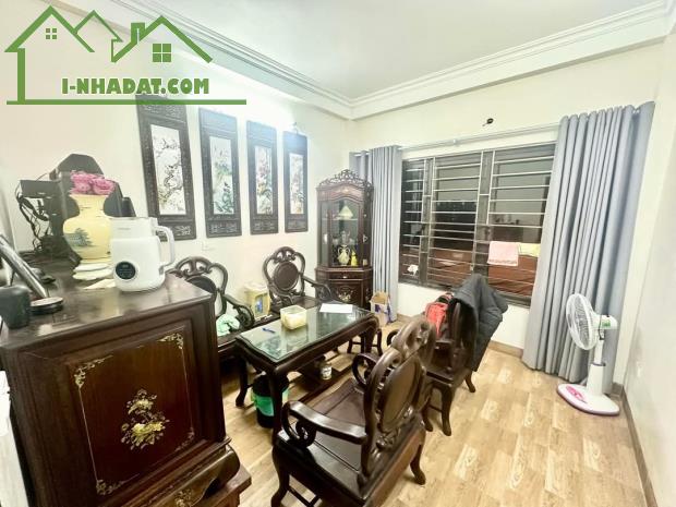 NHÀ ĐẸP Ở LUÔN DÂN XÂY NGỌC TRÌ THẠCH BÀN 38M2 x 4T ÔTÔ NHỎ ĐỖ CỬA. 7,2tỷ - 3