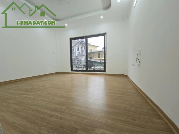 NHÀ MỚI THANG MÁY 4 CHỖ ĐỖ CỬA NGỌC TRÌ THẠCH BÀN 35M2 x 5T. GIÁ ĐẸP 6,4TỶ - 3
