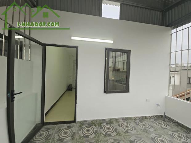NHÀ MỚI THANG MÁY 4 CHỖ ĐỖ CỬA NGỌC TRÌ THẠCH BÀN 35M2 x 5T. GIÁ ĐẸP 6,4TỶ