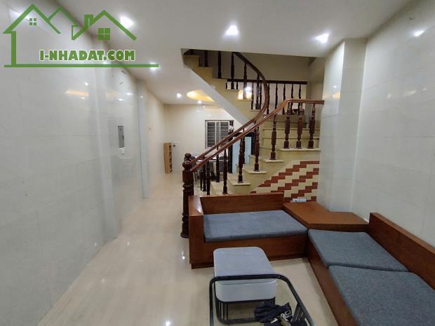 Bán Nhà Dân Xây Ở Ngô Thì Nhậm,Hà Đông,Ngõ Thông,Ô Tô Chạy Qua.Gía 7.95Có TL