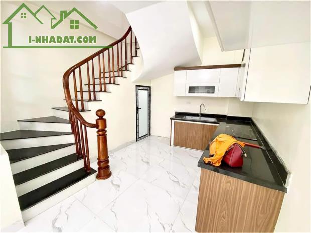 Bán nhà 5 tầng cạnh UBND Xã Kim Chung, Hoài Đức. Căn góc 30m2 thoáng. Ngõ ôtô 4 chỗ đỗ cửa - 2