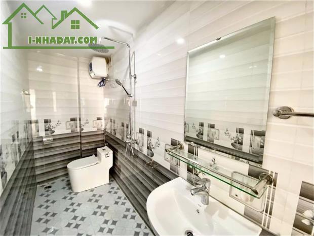 Bán nhà 5 tầng cạnh UBND Xã Kim Chung, Hoài Đức. Căn góc 30m2 thoáng. Ngõ ôtô 4 chỗ đỗ cửa