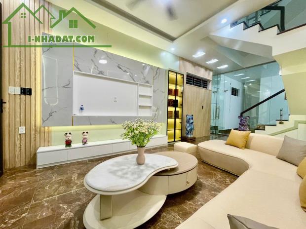 Bán nhà 4 tầng siêu đẹp phố Tôn Đức Thắng - 1