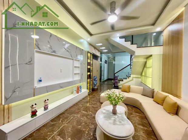 Bán nhà 4 tầng siêu đẹp phố Tôn Đức Thắng - 3