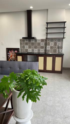 Bán nhanh Homestay Hồng Tiến Long Biên 140m2 7 tầng thang máy 160tr/th - 1