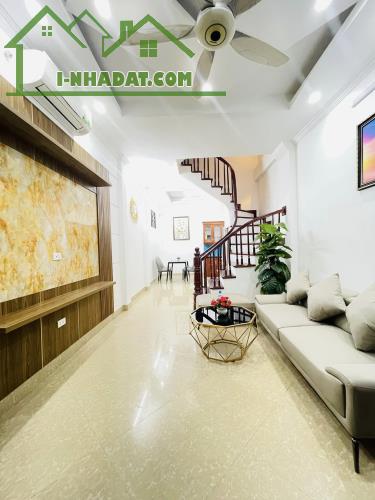 BÁN NHÀ PHỐ TAM KHƯƠNG – ĐỐNG ĐA, SÁT MẶT PHỐ, Ô TÔ ĐỖ CỬA, NHÀ MỚI, KINH DOANH.