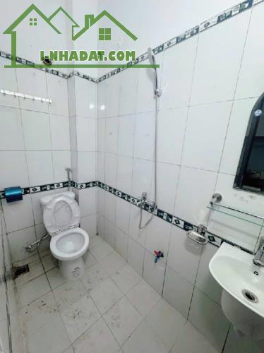 Bán nhà Lĩnh Nam, Hoàng Mai, Hà Nội, Diện tích 30m2 x 4,5 tầng, Giá 5,x tỷ.