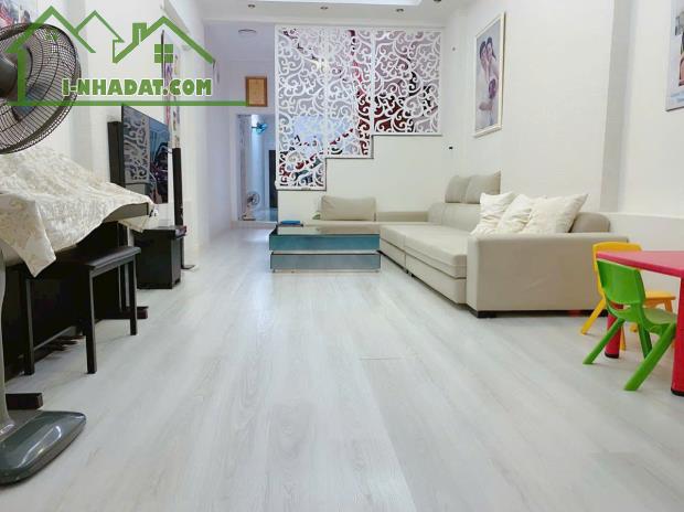 BÁN NHÀ LÝ TỰ TRỌNG, PHƯỜNG BẾN NGHÉ, QUẬN 1, DT 88,3m, sàn 351m2, XD 4 tầng, Gía chỉ 29 t