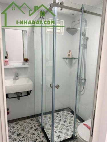 Nhà 2 tầng (4x9m) nở hậu 4.4m hẻm 175 đường Lê Hồng Phong P3Q5 - 1