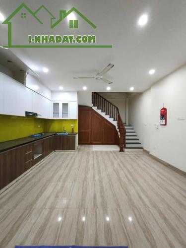 BÁN NHÀ ở NGUYỄN NGỌC VŨ, 50m, 5 tầng, 10.8 tỷ