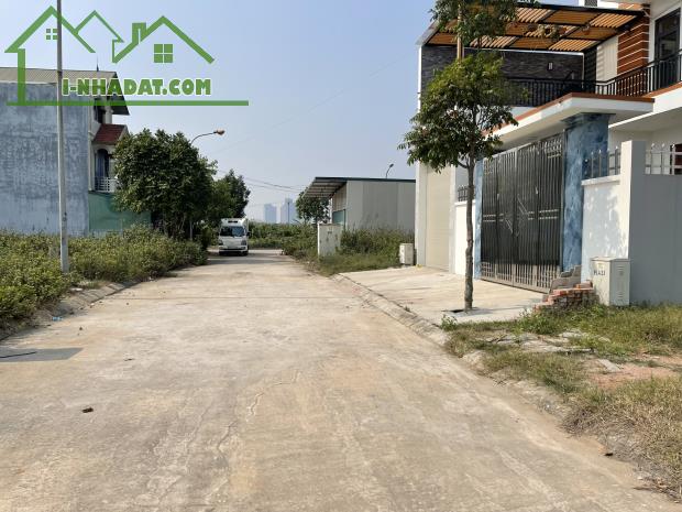 Chính chủ gửi bán lô đất 80m2 tại khu TĐC Ngọc Động, xã Đa Tốn, view nhà văn hóa. - 2