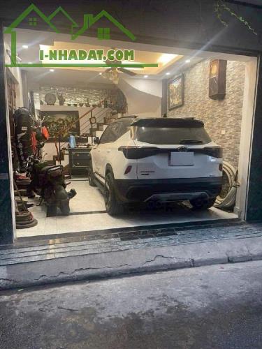 Hơn 7 tỷ, Bán nhà 6T ngõ 145 Nguyễn Văn Cừ, Lô góc, oto tránh, vào nhà. LH 0936123469 - 1